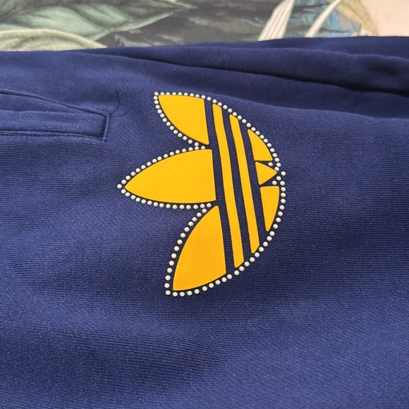 Adidas sweatshirt and sweatpants - Picture 6 of 9